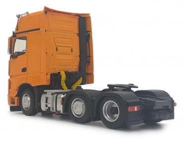 MarGe Models 1912-05 Mercedes Benz Actros Gigaspace 6x2 yellow