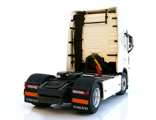 MarGe Models 1810-01 Volvo FH16 4x2 white