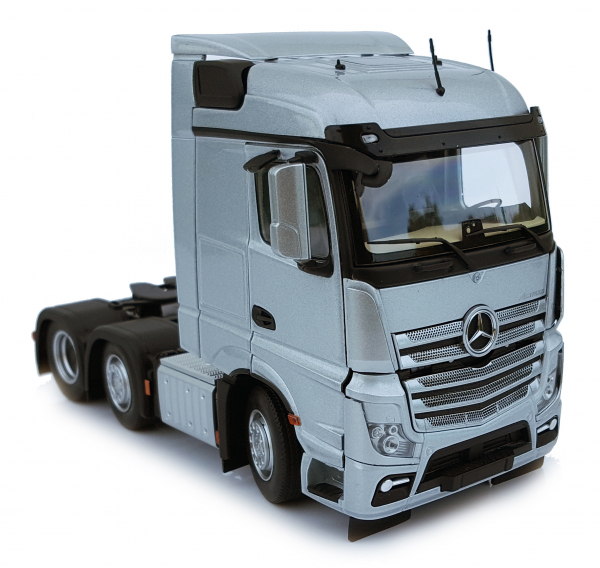 MarGe Models 1908-03 Mercedes-Benz Actros Streamspace 6x2 silber