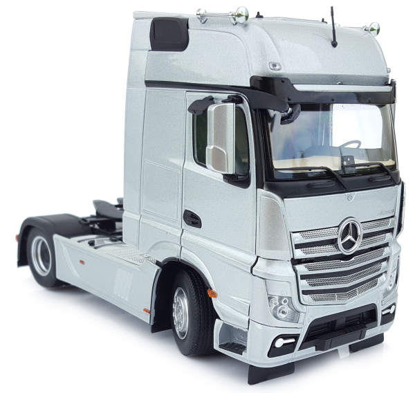 MarGe Models 1911-03 Mercedes Benz Actros Gigaspace 4x2 silber