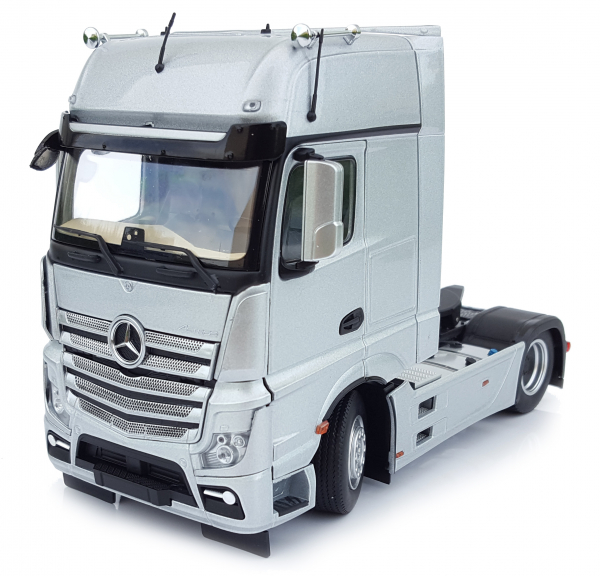 MarGe Models 1911-03 Mercedes Benz Actros Gigaspace 4x2 silber