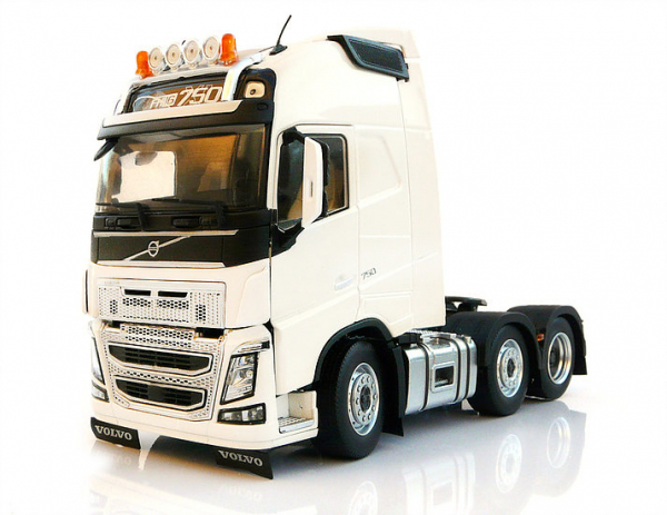 MarGe Models 1811-01 Volvo FH16 6x2 white